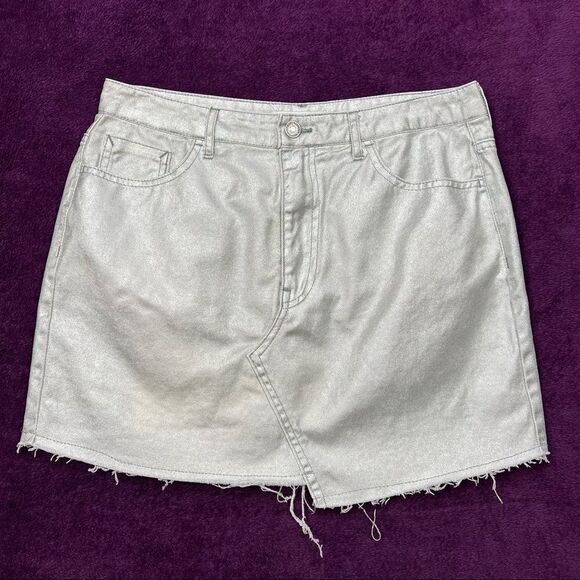 Forever 21 Silver Metallic Coated Cutoff Denim Jean Skirt Size Large - Picture 1 of 6